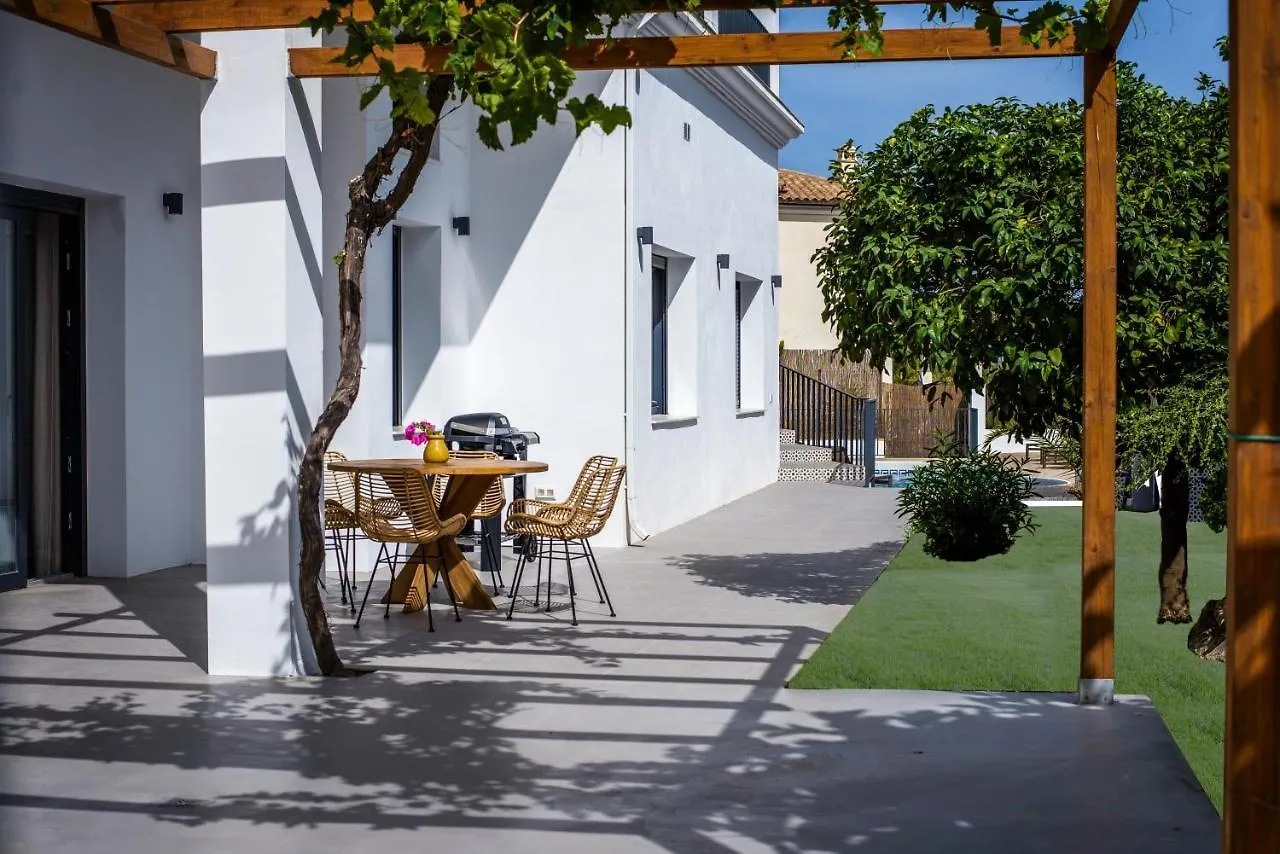 Luxury Villa Alhambra Close To Sea And Centre 베날마데나코스타